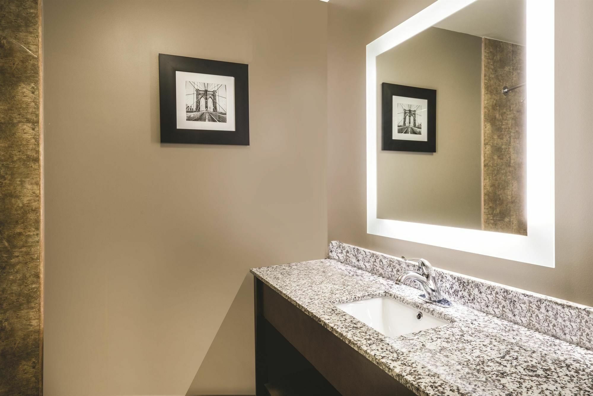 La Quinta By Wyndham Brooklyn Central New York Extérieur photo